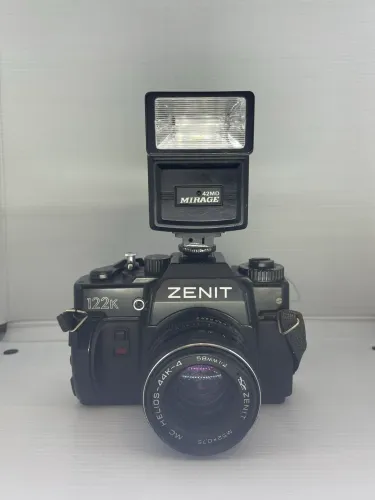 Câmera Analógica Zenit 122K + Lente Helios 44k 58mm f/2 + Flash Mirage 42MD