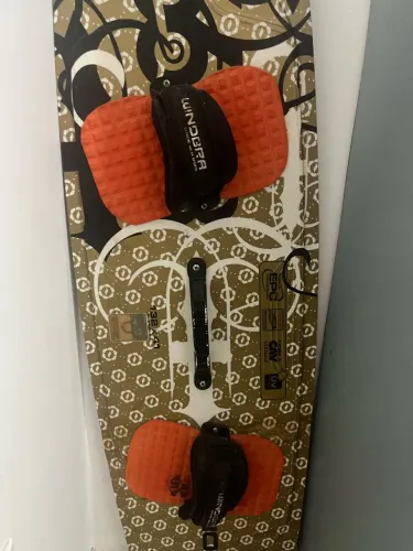 Prancha Kitesurf Underground 132x41 - Completa