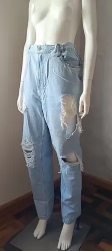 Calça Jeans Clara GANG com corte. 