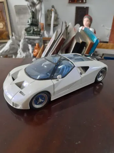 Miniatura de carro 1:18 Ford GT 90 , Maisto