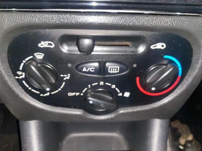 Peugeot 207/2011, comando ar .