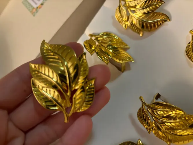 6 anéis para guardanapos de Folhas Douradas - Decoração de Luxo
