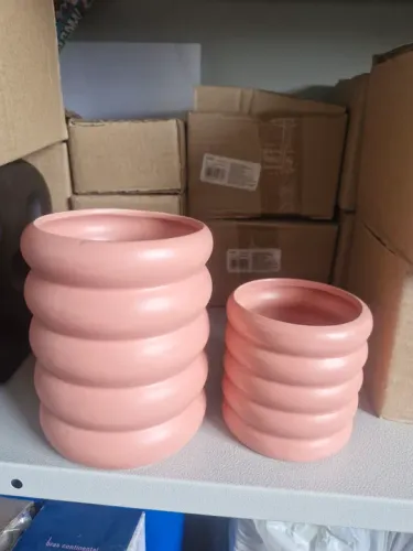 Par de Vasos Decorativos em Cerâmica Rosa