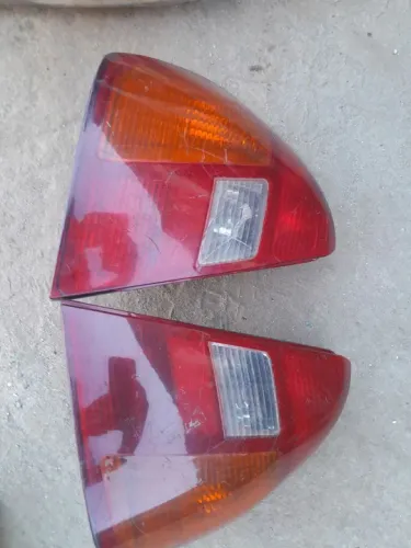 Lanternas do clio sedan