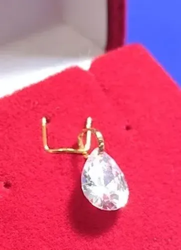 Pingente Pedra Zircônia 18 mm Ouro 18 Kilates Peso 4.00 Gramas