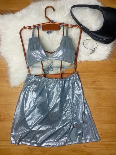 Conjunto de saia e top prata