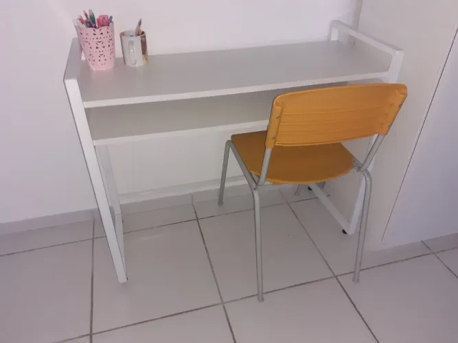 Conjunto escolar, escrivaninha e cadeira, nova,Idade acima 11 anos