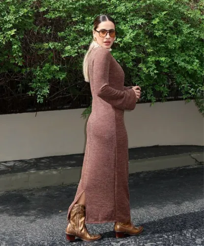 Vestido cinza com mangas compridas
