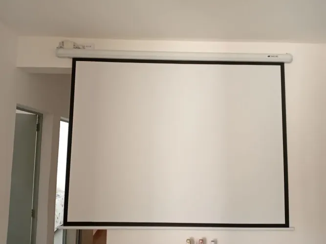 Tele de projetor automatico