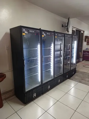 Cervejeira 570L Full Black porta vidro com aquecimento Refrimate - Marcos