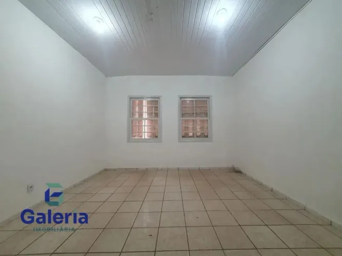 Casa sobre loja com 1 quarto para alugar, - Centro