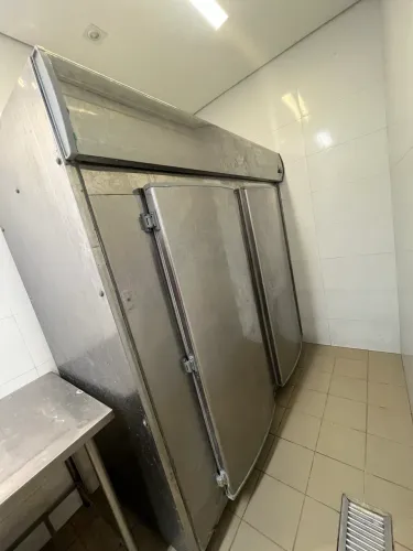 Vende-se câmara fria 