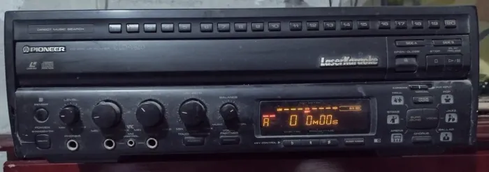 Pioneer CLD-V820 CD CDV LaserDisc Player & Karaoke System