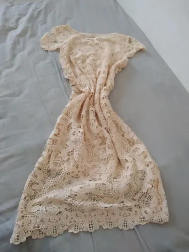 Vestido de Renda Bege Delicado