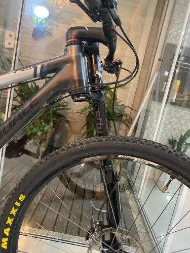 Bicicleta Aro 29 com Suspensão e Freio a Disco