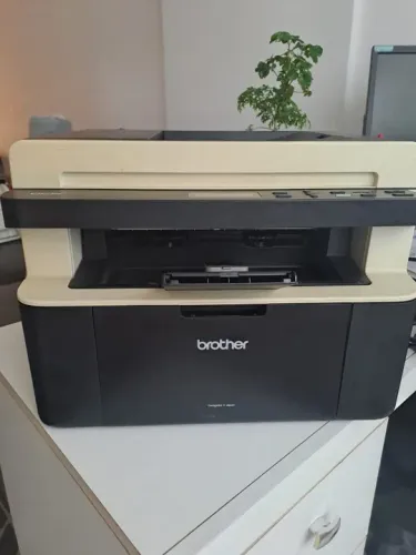 Impressora Brother Multifuncional a Laser - Monocromática - DCP 1617NW 110V (Semi Nova)