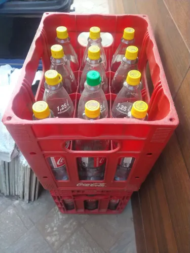 2 engradados e 24 casco de vidro 1,25 l retornáveis Coca-Cola