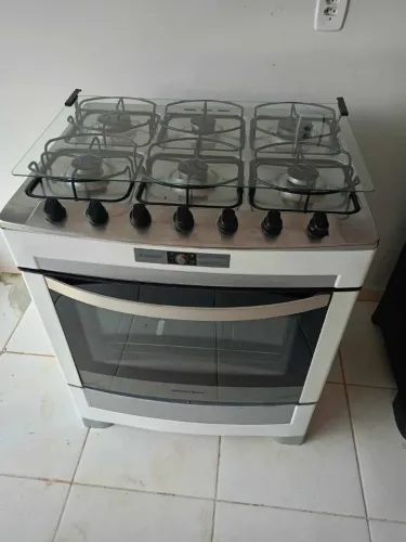Fogão Brastemp 6 bocas com tampa de vidro
