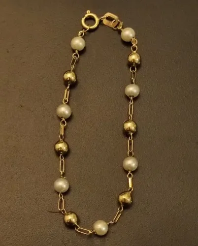 Pulseira de pérolas e detalhes Ouro 18k