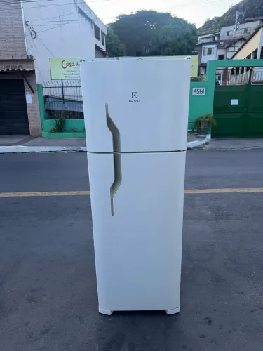 Vendo geladeira Electrolux ,duplex,semi nova R$ 1400