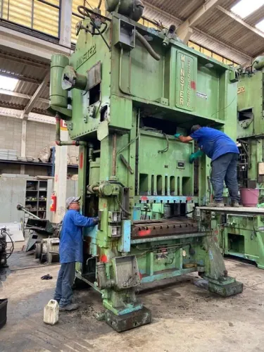 Prensa Excêntrica Tipo "H" Minster - Mod. E2-300-60-36 com Alimentador e Desbobinador 