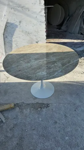 Fabricamos base saarinen tulipa + tampo redondo 120cm quartzo taj mahal