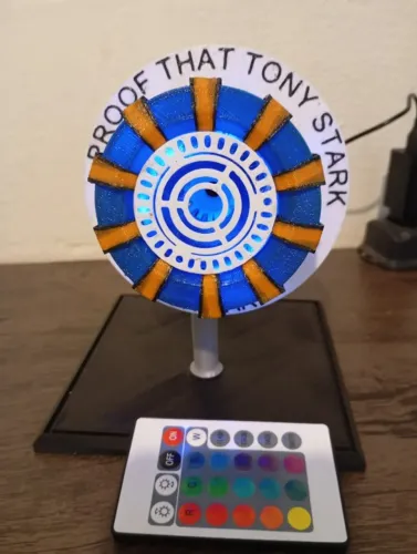 Reator Arc Homem de ferro Feito em 3D acende Luz