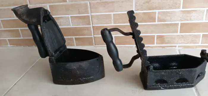 Par de Ferro de Passar Roupas Antigos Ferro Maciço Vintage 