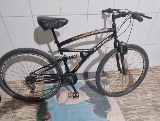 Vendo uma bicicleta aro29 em ótimo estado.