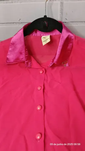 Camisa Rosa com Detalhes em Cetim Tam: P