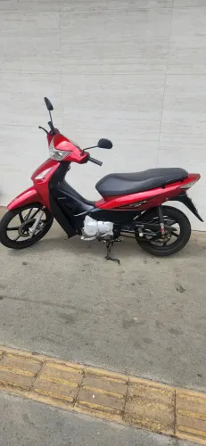 Honda Biz 125+ em excelente estado, bateria nova e pneus seminovos.