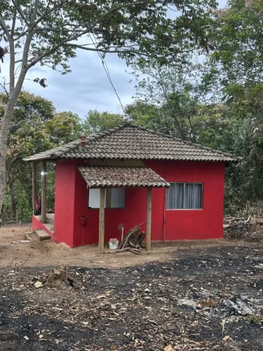 SITIO COM AGUAS NO FUNDO