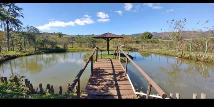 SÍTIO EM MATEUS LEME COM LAGOA.