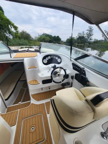 ? Lancha Runner Eclipse 260 Cabinada - Completa e Pronta para Navegar! ?