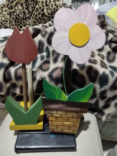 PORTA PAPEL TOALHA FLORES EM MADEIRA 
