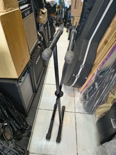 Suporte para teclado em X perfeito estado serve para outros dispositivos de teclas 