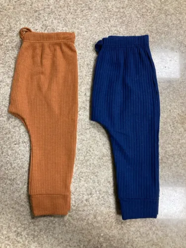 Calças de bebê canelada - Disponíveis em duas cores