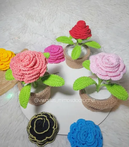 Flores em Amigurumi no Jarro - Rosas