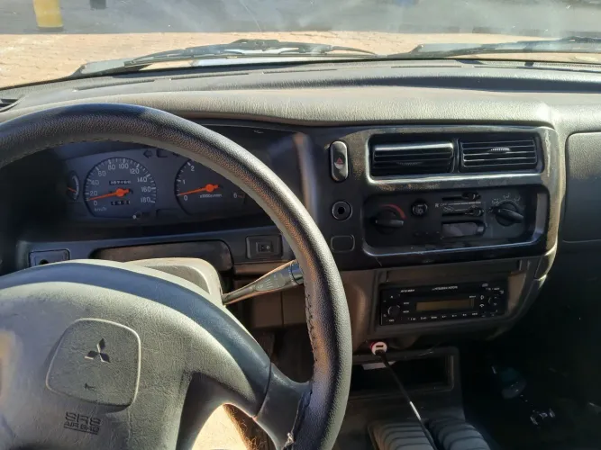 Mitsubishi L200 Outdoor HPE 2.5 4X4 CD T.dies. Mec. 2012