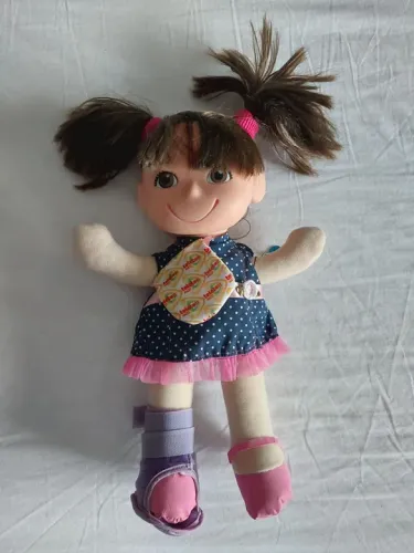 Boneca de Pelúcia Menina