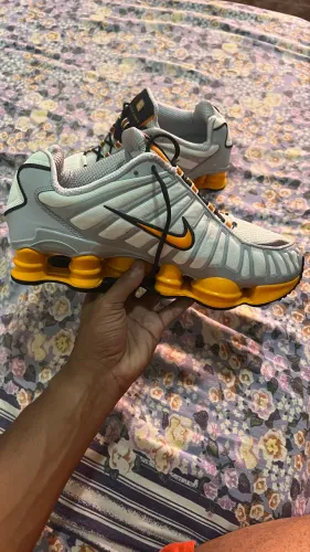 Nike Shox R4 12 modelo AV3595-101 NOVO