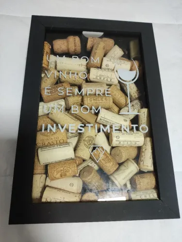Quadro Decorativo com Rolhas de Vinho