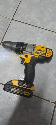 Furadeira parafusadeira martelete Dewalt com maleta com carregador com bateria