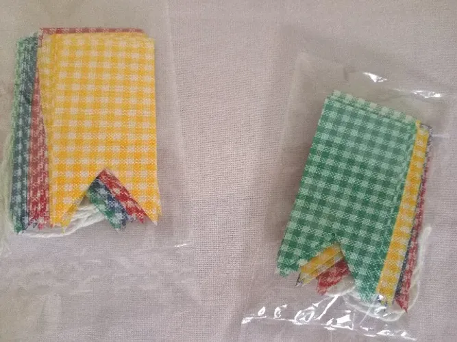 Mini bandeirinhas 40 unidades 3x6 cm