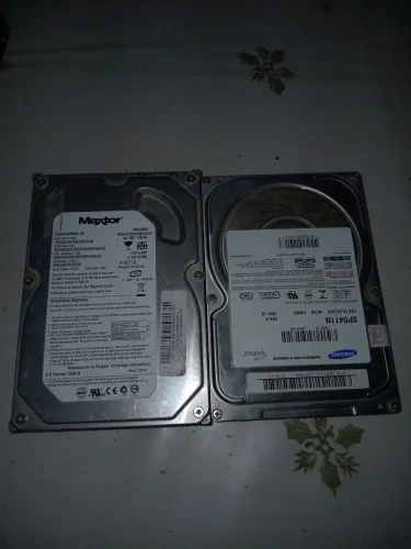 Kit 02 HD/ computador de mesa conecsao/iden usado