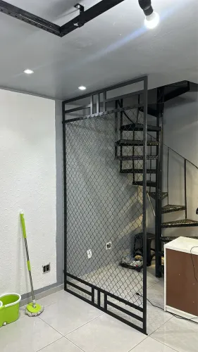 Divisória tela grade preta