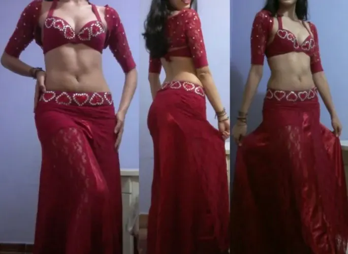 Figurino vermelho rendado