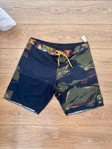 Bermuda Billabong tamanho 44