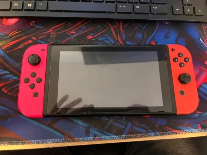 Nintendo Switch (V1) 64Gb + 2 Jogos + 2 Controles Joycon + Estojo Zelda