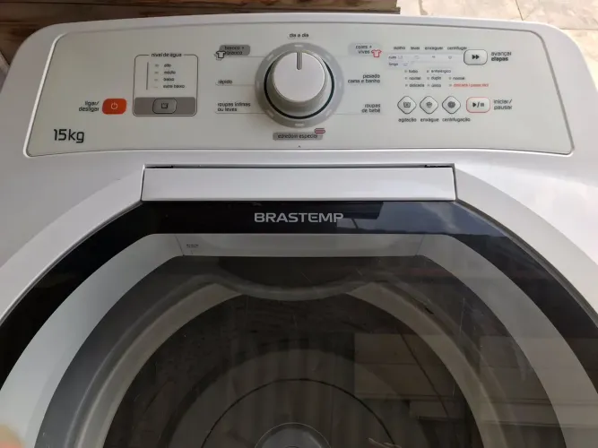 Vendo máquina de lavar COM DEFEITO.